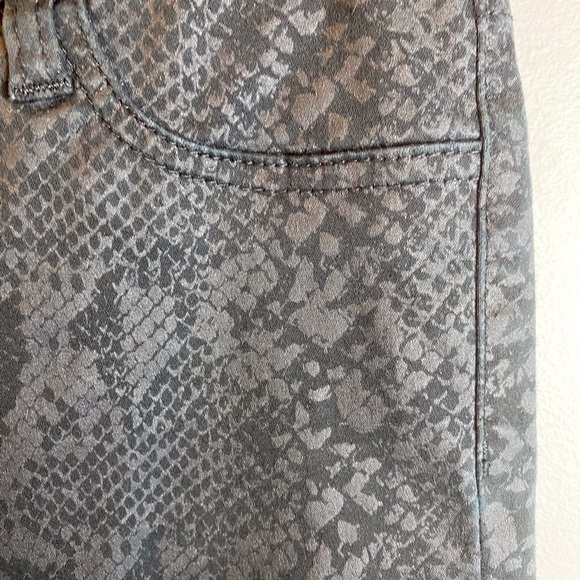 Kut from the Kluth Jennifer Ultra Skinny Black Snake Skin Print - Picture 4 of 6